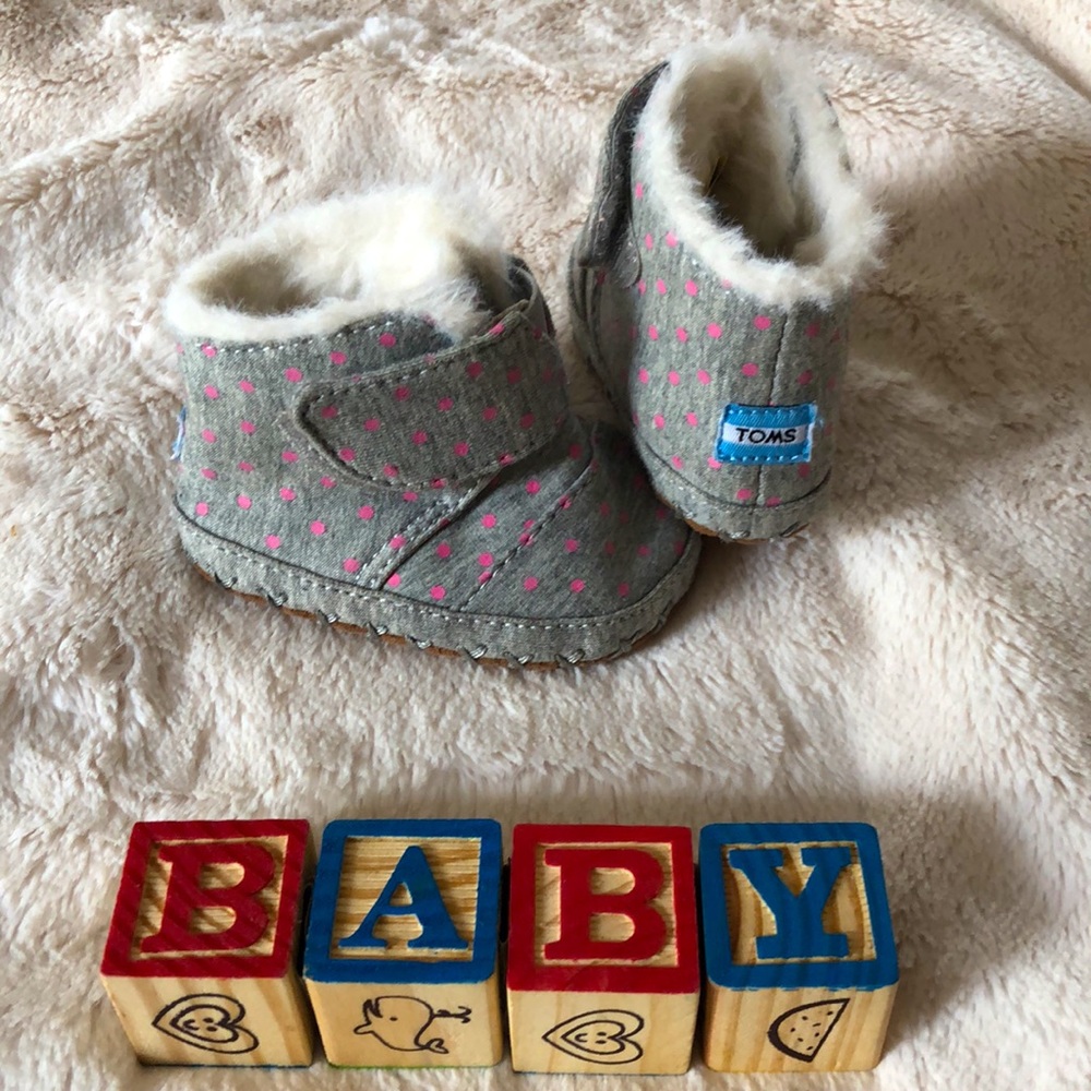 NEW toms fur lined pink polka dot boots